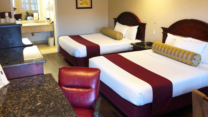 Imagen de la habitación del Hotel Dynasty Suites Riverside. Foto 10