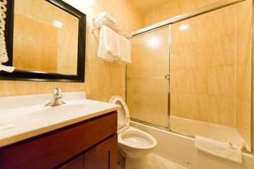 Imagen de la habitación del Hotel Dynasty and Suites New York LaGuardia. Foto 8