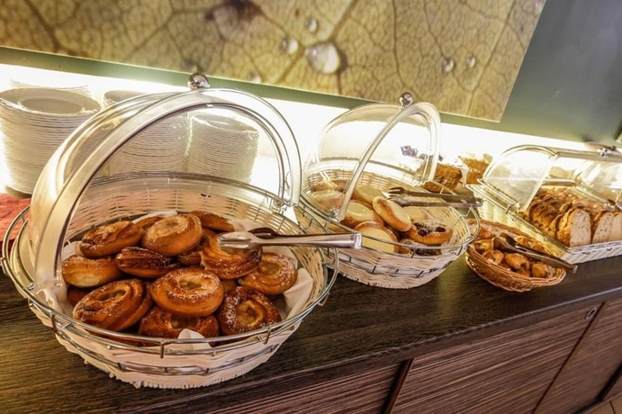 Imagen del bar/restaurante del Hotel Dzingel. Foto 4