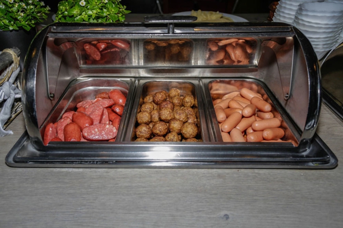 Imagen del bar/restaurante del Hotel Dzingel. Foto 6