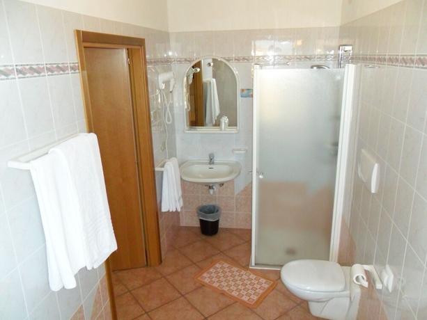 Imagen de la habitación del Hotel E Appartamenti Al Larice. Foto 6