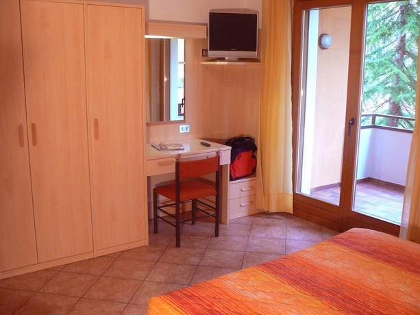 Imagen de la habitación del Hotel E Appartamenti Al Larice. Foto 7