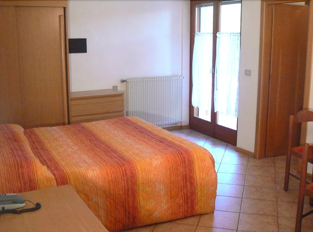 Imagen de la habitación del Hotel E Appartamenti Al Larice. Foto 10