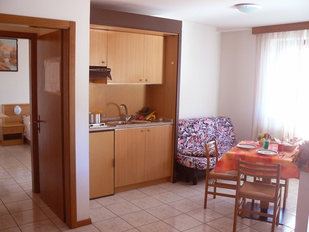 Imagen de la habitación del Hotel E Appartamenti Al Larice. Foto 12