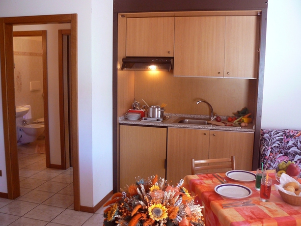 Imagen de la habitación del Hotel E Appartamenti Al Larice. Foto 13