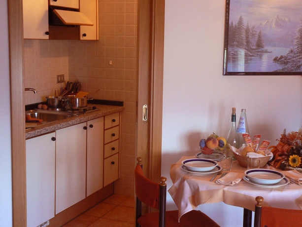 Imagen de la habitación del Hotel E Appartamenti Al Larice. Foto 14