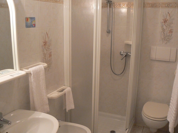 Imagen de la habitación del Hotel E Appartamenti Al Larice. Foto 15