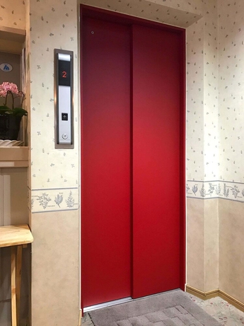 Imagen de los interiores del Hotel E Hotel Warabi. Foto 17
