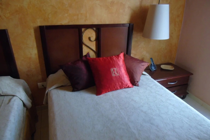 Imagen de la habitación del Hotel E La Ronda. Foto 6