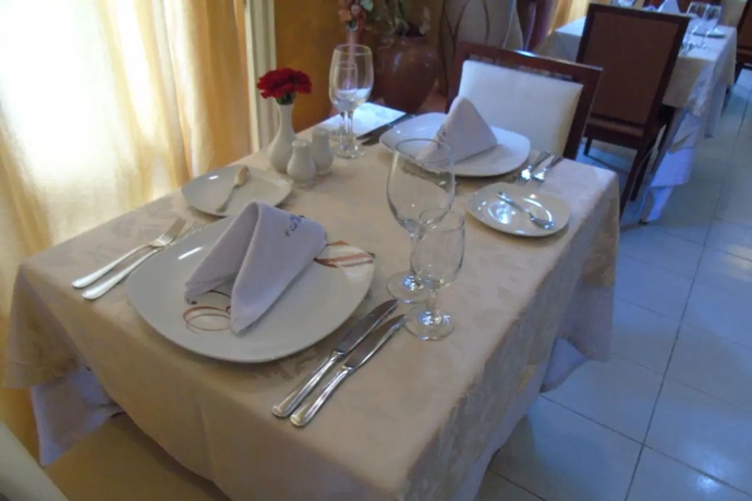 Imagen del bar/restaurante del Hotel E La Ronda. Foto 2