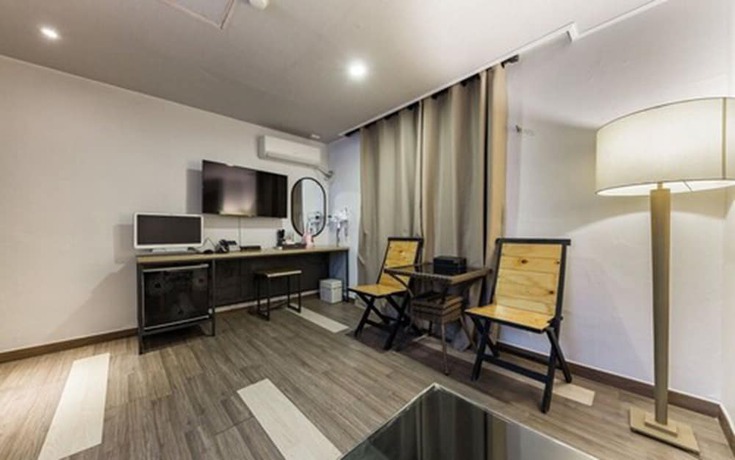 Imagen de la habitación del Hotel E Plus Hotel. Foto 4