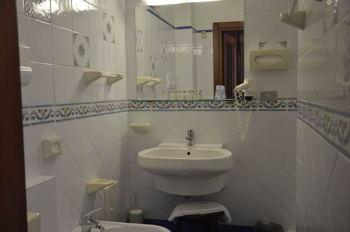 Imagen de la habitación del Hotel E Spa Villa Del Mare - Adult Only. Foto 19