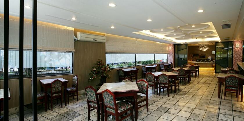 Imagen del bar/restaurante del Hotel E Tung. Foto 19