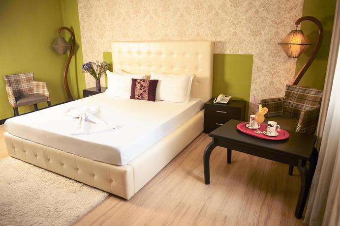 Imagen de la habitación del Hotel EAGLE, Tirana. Foto 4