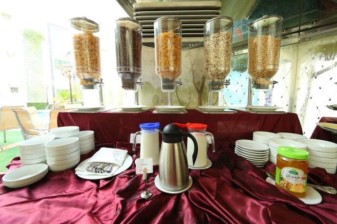 Imagen del bar/restaurante del Hotel EASTYARD Dammam. Foto 6