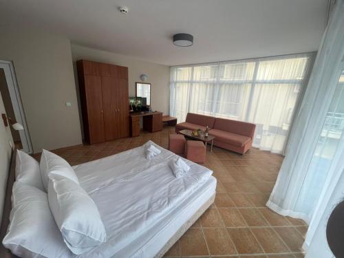 Imagen de la habitación del Hotel ECO Palace. Foto 18