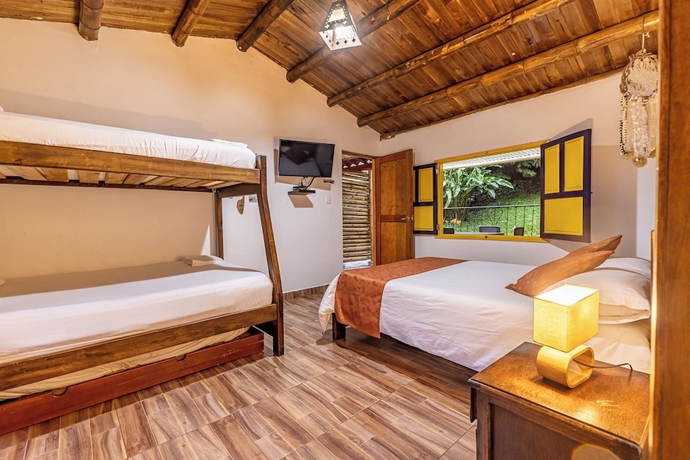 Imagen de la habitación del Hotel ECOHOTEL PIEDEMONTE. Foto 2
