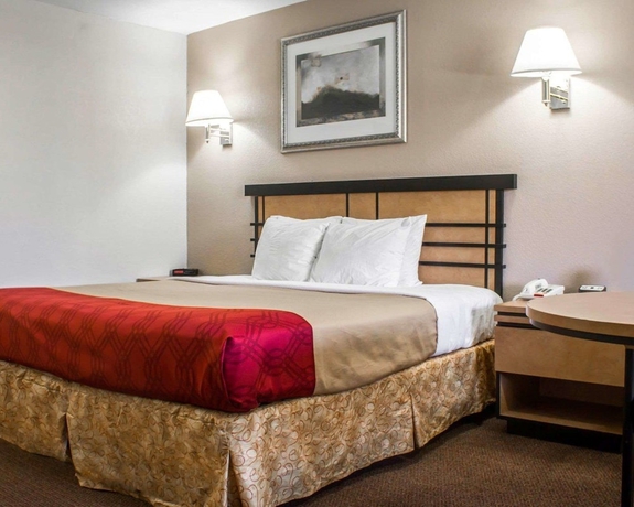 Imagen de la habitación del Hotel ECONO LODGE COLONIE CENTER MALL. Foto 6