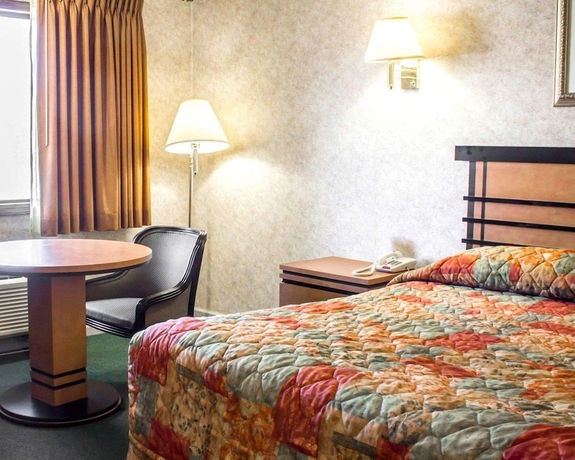 Imagen de la habitación del Hotel ECONO LODGE COLONIE CENTER MALL. Foto 14