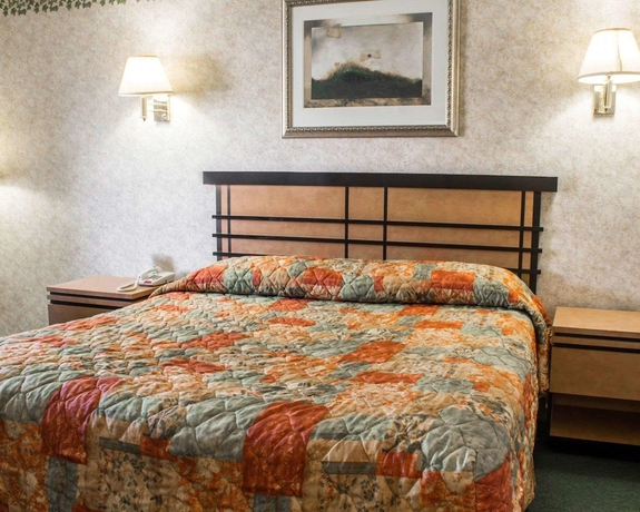 Imagen de la habitación del Hotel ECONO LODGE COLONIE CENTER MALL. Foto 15