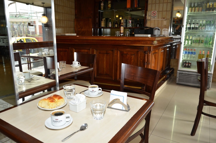 Imagen del bar/restaurante del Hotel ECUADOR HOTEL. Foto 5