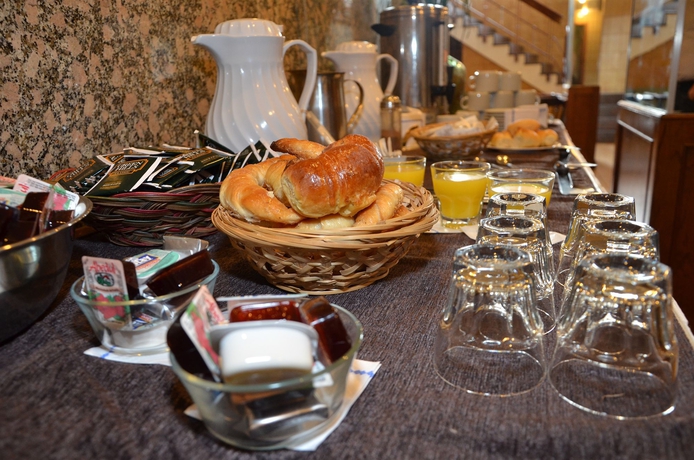 Imagen del bar/restaurante del Hotel ECUADOR HOTEL. Foto 6