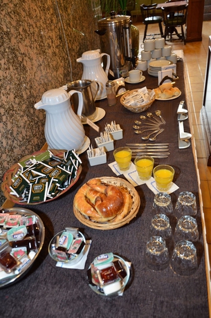 Imagen del bar/restaurante del Hotel ECUADOR HOTEL. Foto 7