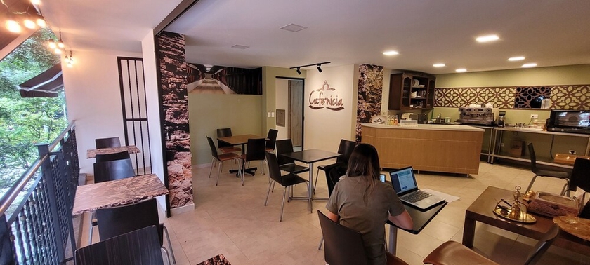 Imagen del bar/restaurante del Hotel EDIFICIO FENICIA. Foto 3