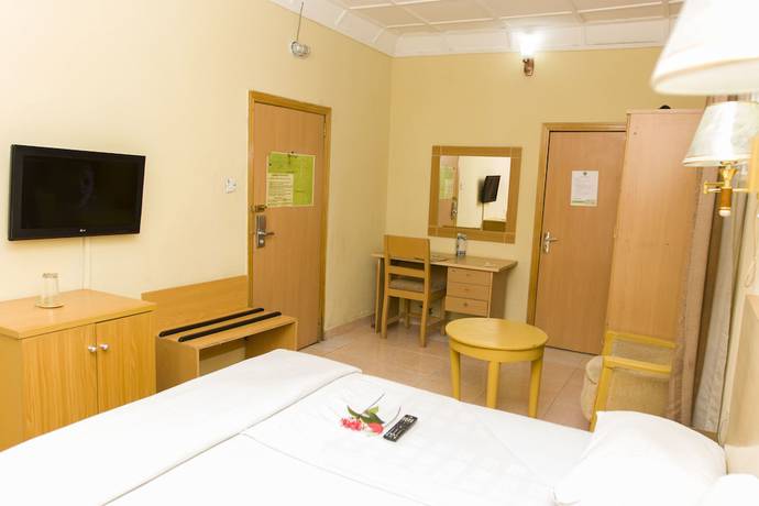 Imagen de la habitación del Hotel EEMJMs and Suites Limited. Foto 2