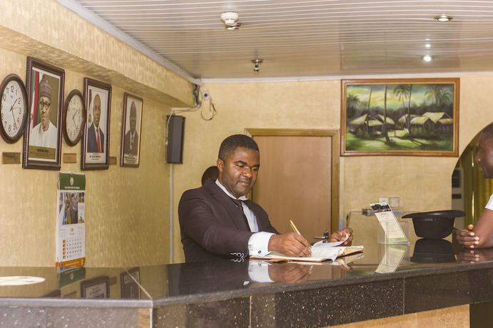 Imagen de los interiores del Hotel EEMJMs and Suites Limited. Foto 20