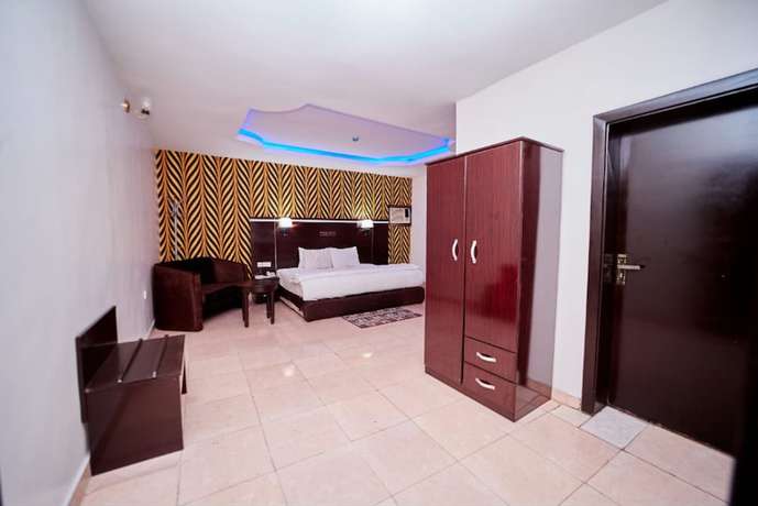 Imagen de la habitación del Hotel EEMJMs and Suites Limited. Foto 15