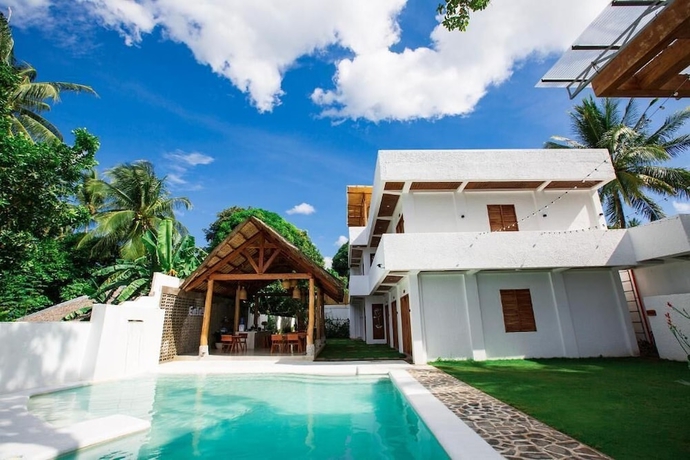 Imagen de la piscina del Hotel E-Fun Dive Resort. Foto 12