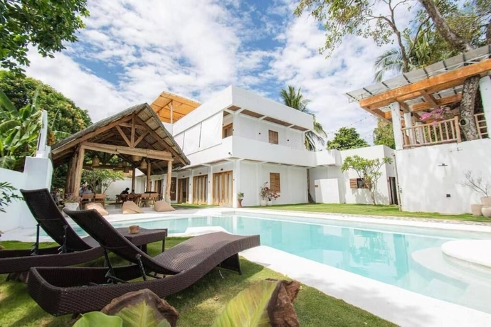 Imagen de la piscina del Hotel E-Fun Dive Resort. Foto 13