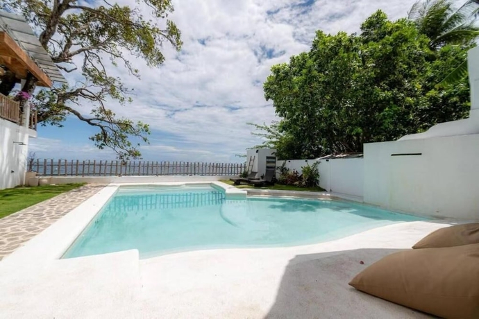 Imagen de la piscina del Hotel E-Fun Dive Resort. Foto 14