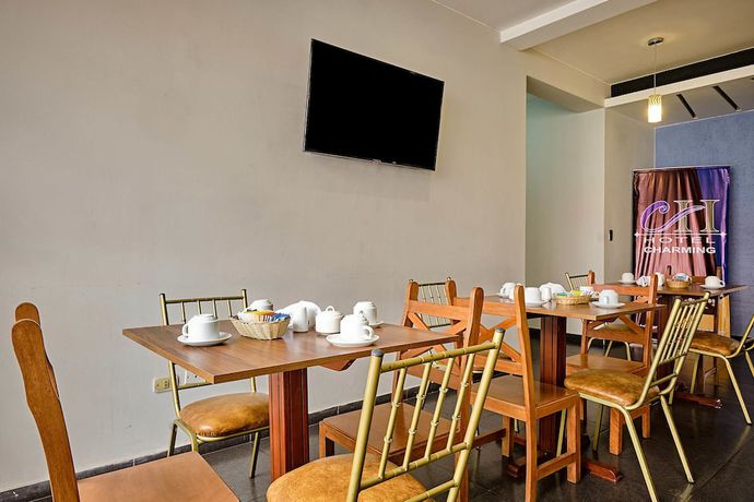 Imagen del bar/restaurante del Hotel EIRL. Foto 4