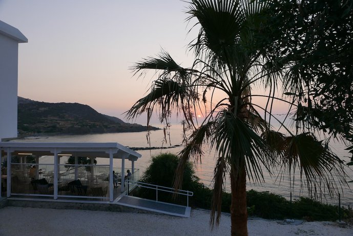 Imagen del bar/restaurante del Hotel E.J. Pyrgos Bay. Foto 5