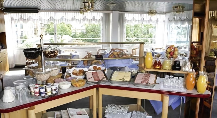 Imagen del bar/restaurante del Hotel EKAZENT SCH&Ouml;NBRUNN. Foto 3