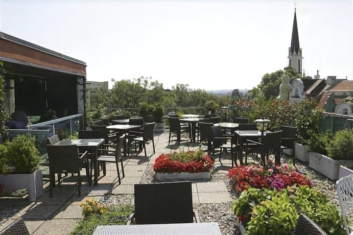 Imagen del bar/restaurante del Hotel EKAZENT SCH&Ouml;NBRUNN. Foto 7