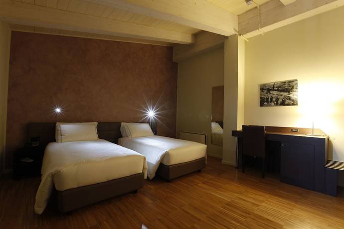 Imagen de la habitación del Hotel EKK. Foto 4