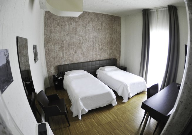 Imagen de la habitación del Hotel EKK. Foto 9