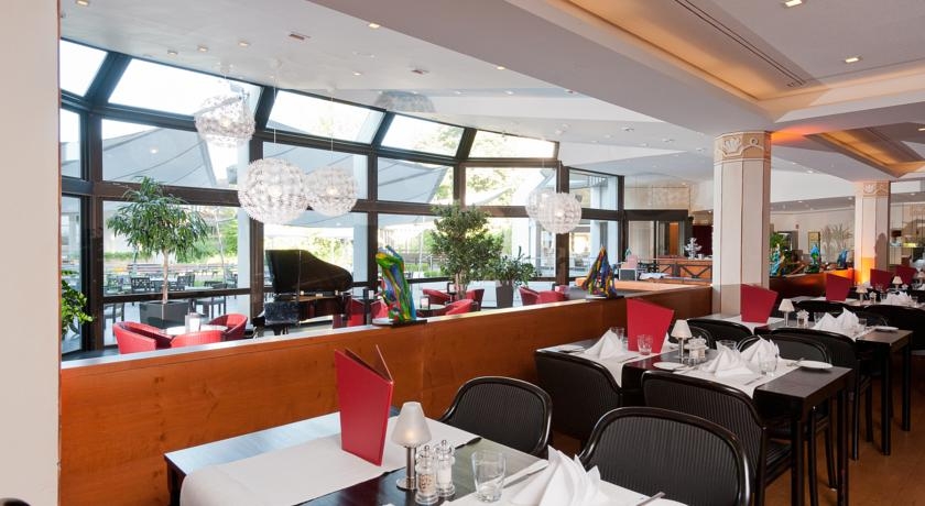 Imagen del bar/restaurante del Hotel EKKOs. Foto 2