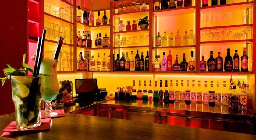 Imagen del bar/restaurante del Hotel EKKOs. Foto 3