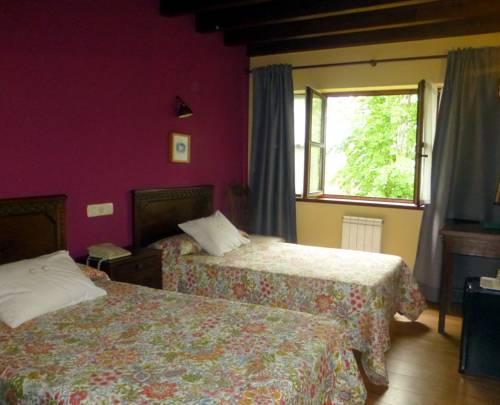 Imagen de la habitación del Hotel EL CARMEN, Ribadesella. Foto 10