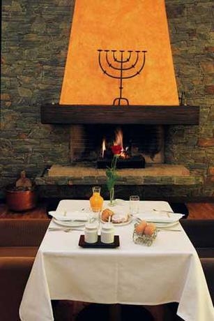 Imagen del bar/restaurante del Hotel EL PETIT MUNTANYO. Foto 2