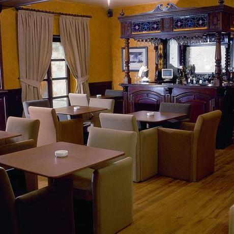 Imagen del bar/restaurante del Hotel EL PETIT MUNTANYO. Foto 4