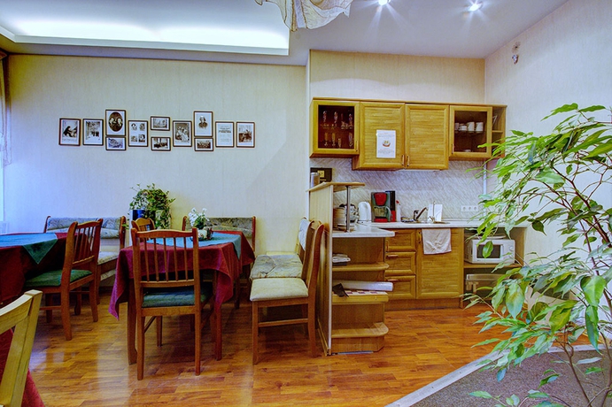 Imagen del bar/restaurante del Hotel ELEGY. Foto 2