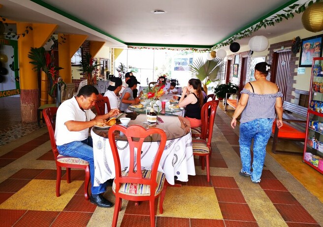 Imagen general del Hotel ELICERIO SALCEDO. Foto 13