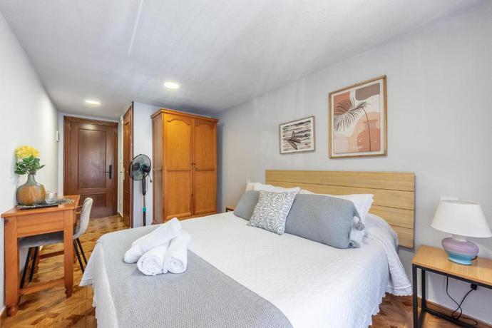 Imagen de la habitación del Hotel EMAROOMS Laredo. Foto 2