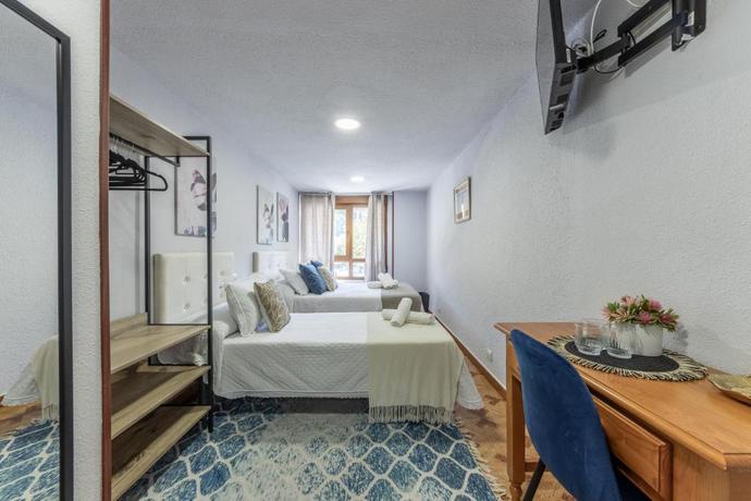 Imagen de la habitación del Hotel EMAROOMS Laredo. Foto 3