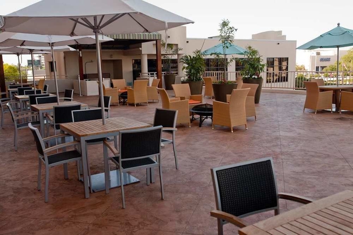 Imagen de los exteriores del Hotel EMBASSY SUITES AIRPORT. Foto 7